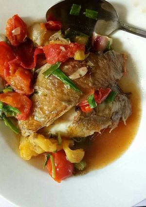 Hình của món Cá Hường kho thơm cà chua.