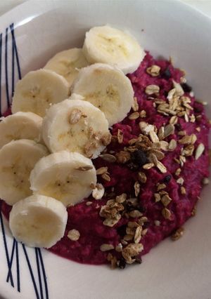 Una foto de Avena con beterraga
