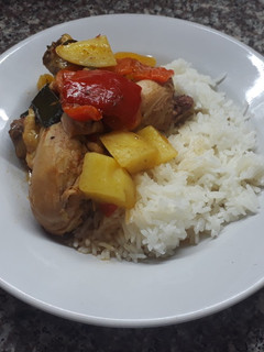 Una foto de Patitas de pollo estofadas