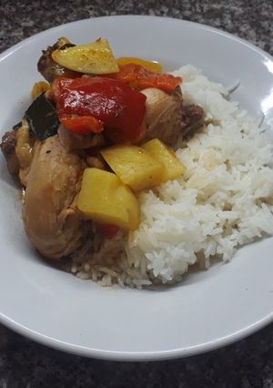 Una foto de Patitas de pollo estofadas