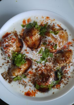 A picture of Dahi vada.
