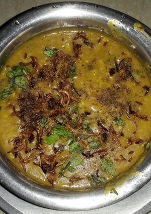 A picture of Gujarati khatti meethi dal recipe.