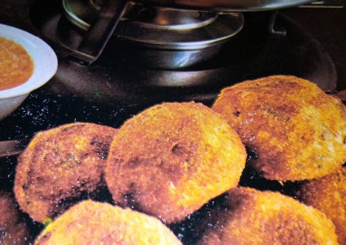 Crispy Fried Fish balls Recipe by Zainabalii - Cookpad