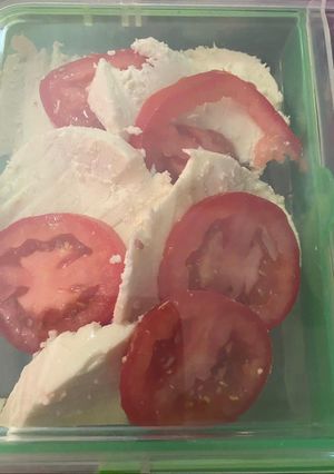A picture of Caprese salad.
