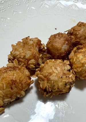 Una foto de Lychee frito apanado con avena