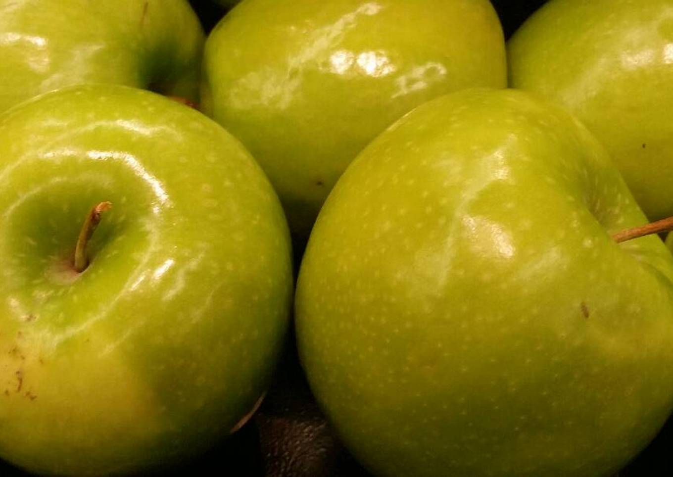 Super Simple Sugar Free Applesauce