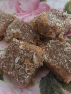 ગોળ પાપડી(gol papadi recipe in gujarati) રેસીપી મુખ્ય ફોટો