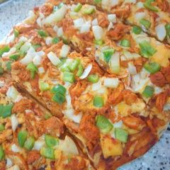 A picture of Tandoori pizza.