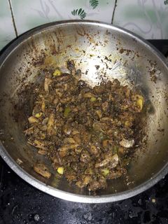 காளான் மிளகு வறுவல் (Mushroom Pepper Fry Recipe in Tamil) செய்முறை முக்கிய புகைப்படம்