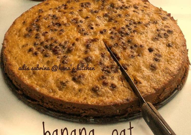 Banana oat choco cake