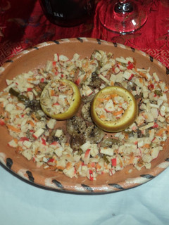 Una foto de Manzanas horneadas rellenas de ensalada de surimi y plátano con tequila