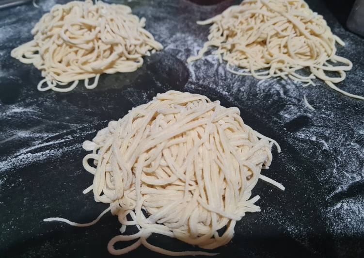 Mie Mentah