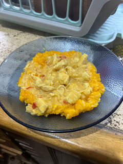 Una foto de Pollo de mostaza y miel con arroz de calabaza