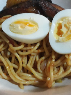 A picture of Spagetti,fried plantain and boiled egg.