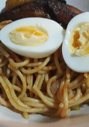 A picture of Spagetti,fried plantain and  boiled egg.