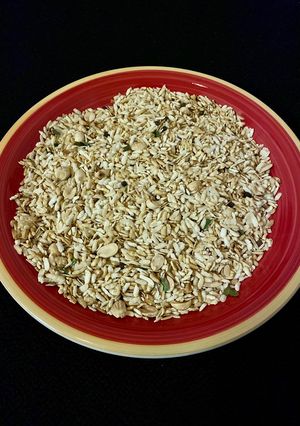 A picture of Pressed rice mixture.