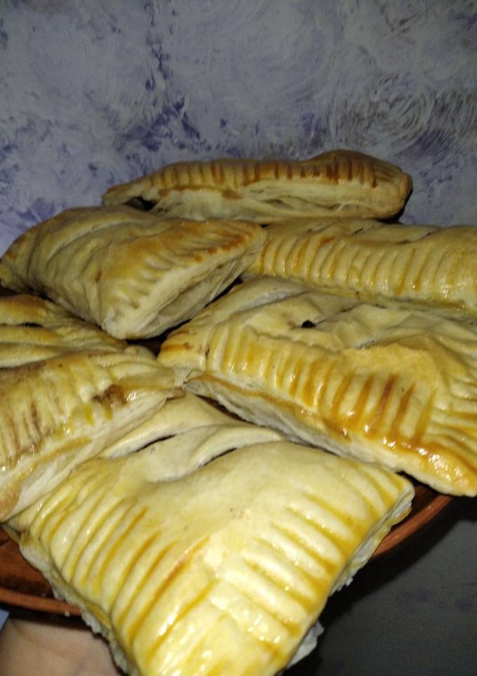 Слойки з бананом і шоколадом