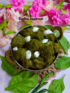 पालक दम आलू (Palak Dam Aloo recipe in Hindi) रेसिपी मुख्य फोटो