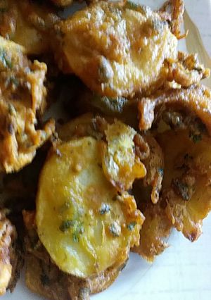 A picture of Crispy aloo ke pakoray.