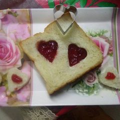 A picture of Jam bread.