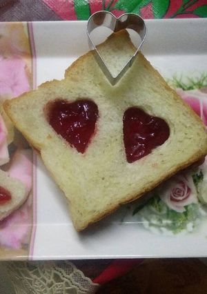 A picture of Jam bread.