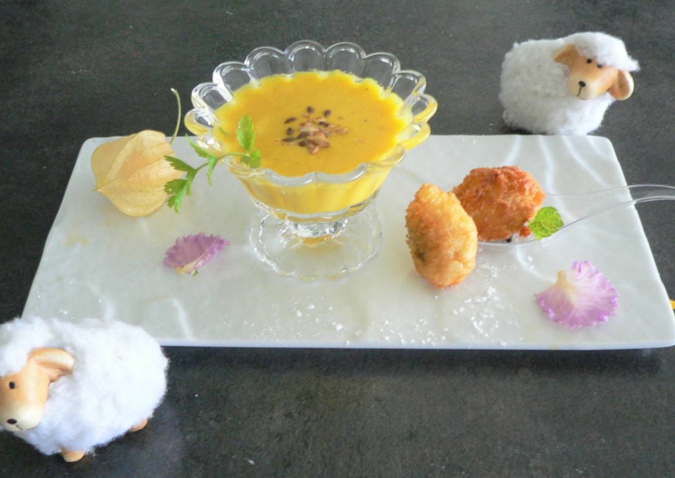 VeloutÃ© de potimarron et ses bouchÃ©es de palourdes frites