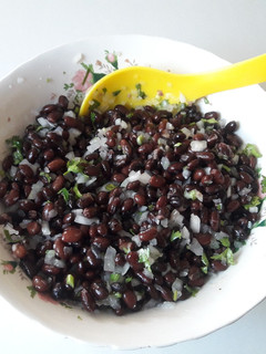 Una foto de Ensaladas de porotos negros