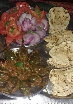 आचारी बैंगन (Achari baingan recipe in Hindi) रेसिपी मुख्य फोटो