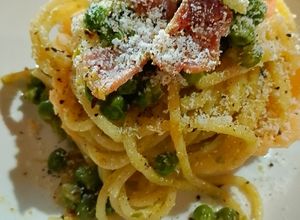 Foto di Spaghetti Asparagi Piselli e Cestini di Parmigiano