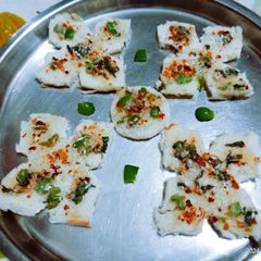A picture of Tasty yummy flower cheese bread.