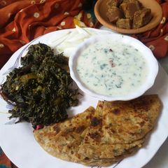 A picture of Bathua ki Thali a complete meal.