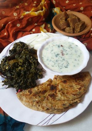 A picture of Bathua ki Thali a complete meal.