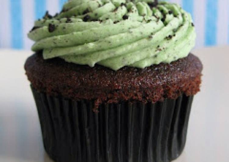 Chocolate cupcake with mint oreo frosting