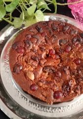 A picture of Rich plum cake.