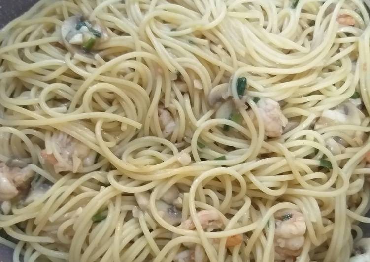 Cara Gampang Menyiapkan Spagheti Aglio Olio Prawn Anti Gagal