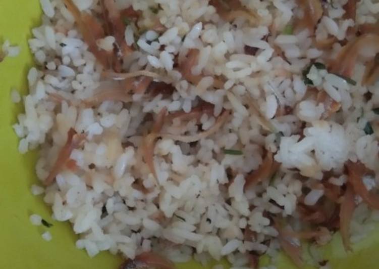 Bagaimana Menyiapkan Nasi goreng kampung sederhana Anti Gagal