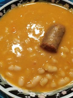 Una foto de Chícharos con chorizo (alubia blanca)