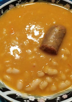 Una foto de Chícharos con chorizo (alubia blanca)
