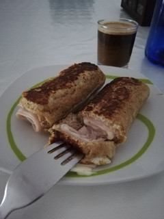 Una foto de Rollos de pavo y queso