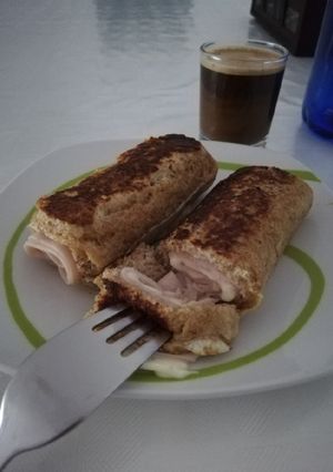 Una foto de Rollos de pavo y queso