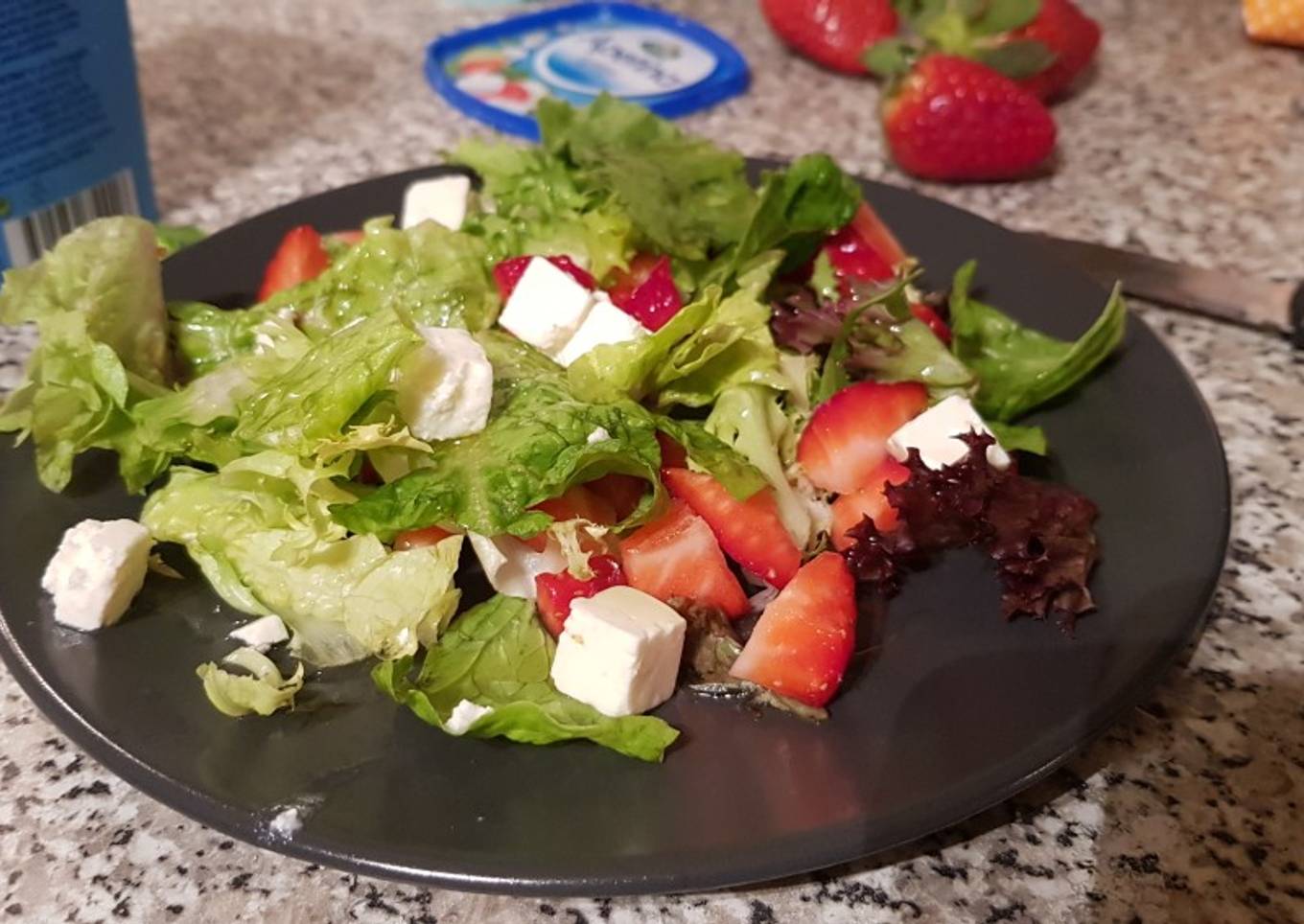 Ensalada de Fresas con daditos de Queso