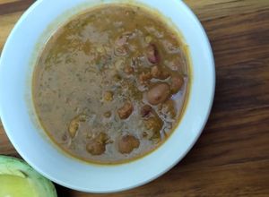 Una foto de Sopa de frijoles verdes colombiana