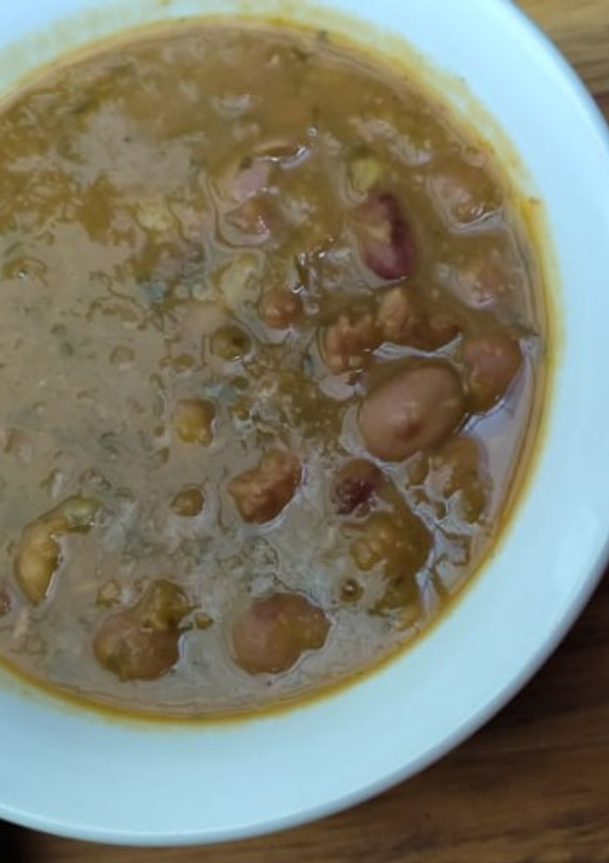 Una foto de Sopa de frijoles verdes colombiana