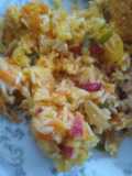 Arroz del día anterior salteado con verduras y huevo revuelto