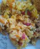 Arroz del día anterior salteado con verduras y huevo revuelto