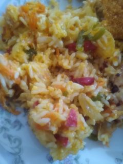 Una foto de Arroz del día anterior salteado con verduras y huevo revuelto