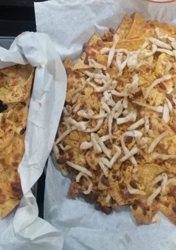 Una foto de Nachos con verduras y frijoles fáciles