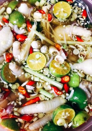 Hình của món Chân gà ngâm sả tắc.