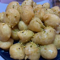 A picture of Loukoumades.