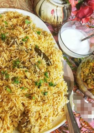 A picture of Chicken pulao.